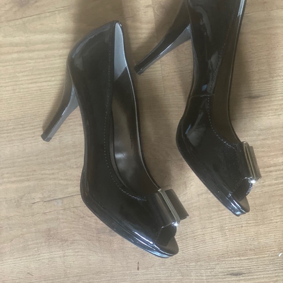 Tahari Relate Patent Leather Bow Peep Toe Heels - Picture 8 of 11